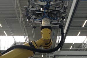 Stanowisko zrobotyzowane (FANUC R2000iC) - montaż nowego chwytaka  - 11