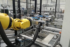 Stanowisko zrobotyzowane (FANUC R2000iC) - montaż nowego chwytaka  - 17