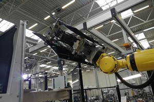 Stanowisko zrobotyzowane (FANUC R2000iC) - montaż nowego chwytaka  - 18