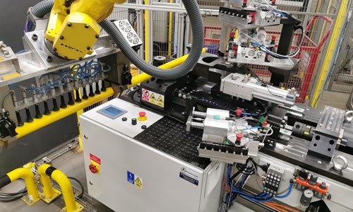 Stanowisko do automatycznego gięcia rur współpracujące z robotem FANUC