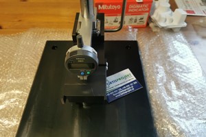 Przyrząd do pomiaru grubości płyt akumulatorowych - 1