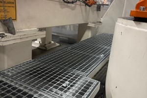 Podesty serwisowe w stacjach zrobotyzowanych  - 33