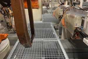 Podesty serwisowe w stacjach zrobotyzowanych  - 30