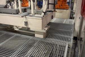 Podesty serwisowe w stacjach zrobotyzowanych  - 13