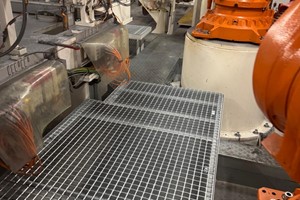 Podesty serwisowe w stacjach zrobotyzowanych  - 2